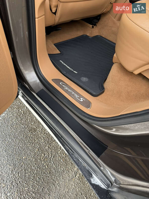 Внедорожник / Кроссовер Porsche Cayenne 2012 в Днепре