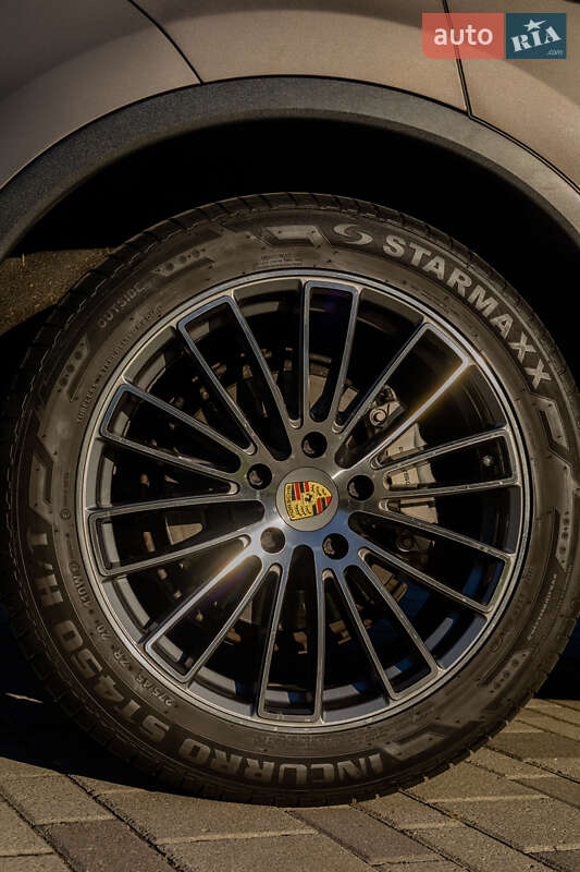 Внедорожник / Кроссовер Porsche Cayenne 2012 в Днепре