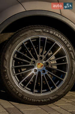 Позашляховик / Кросовер Porsche Cayenne 2012 в 