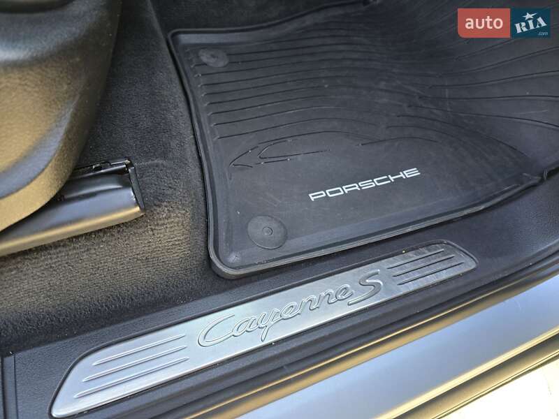 Внедорожник / Кроссовер Porsche Cayenne 2010 в Днепре