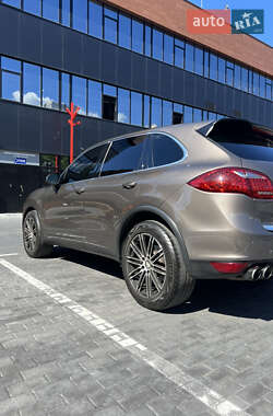 Внедорожник / Кроссовер Porsche Cayenne 2012 в Киеве