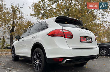 Внедорожник / Кроссовер Porsche Cayenne 2014 в Киеве