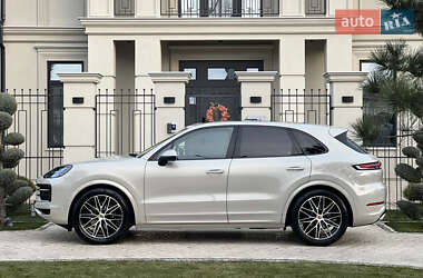 Внедорожник / Кроссовер Porsche Cayenne 2024 в 