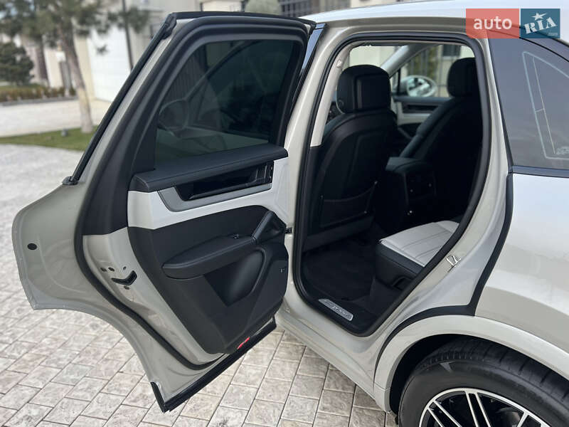 Внедорожник / Кроссовер Porsche Cayenne 2024 в Одессе