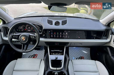 Внедорожник / Кроссовер Porsche Cayenne 2024 в 
