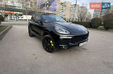 Внедорожник / Кроссовер Porsche Cayenne 2015 в 