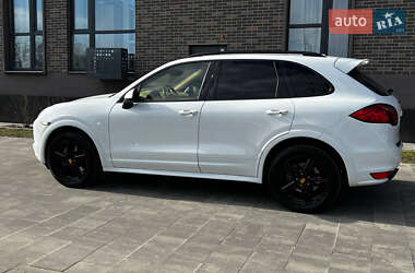 Внедорожник / Кроссовер Porsche Cayenne 2014 в 