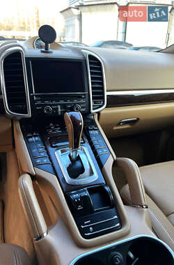 Внедорожник / Кроссовер Porsche Cayenne 2014 в 