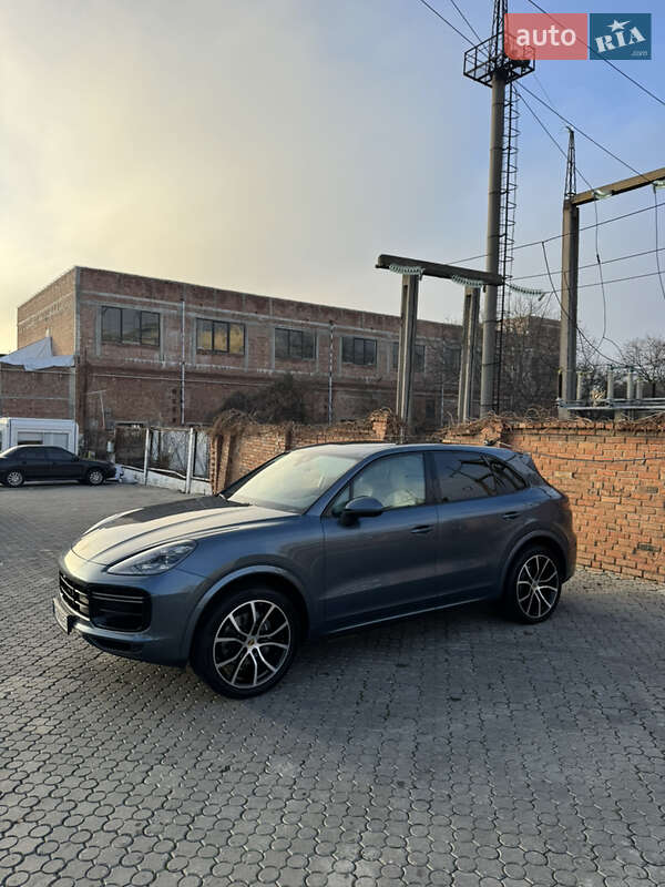 Позашляховик / Кросовер Porsche Cayenne 2018 в Чернівцях