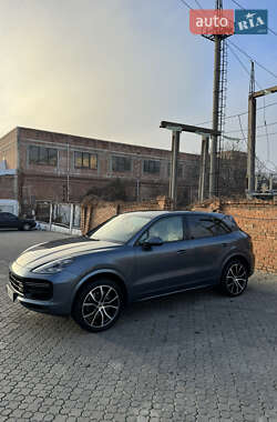 Внедорожник / Кроссовер Porsche Cayenne 2018 в 