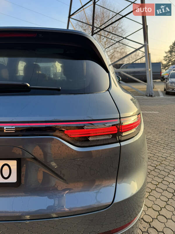 Позашляховик / Кросовер Porsche Cayenne 2018 в Чернівцях