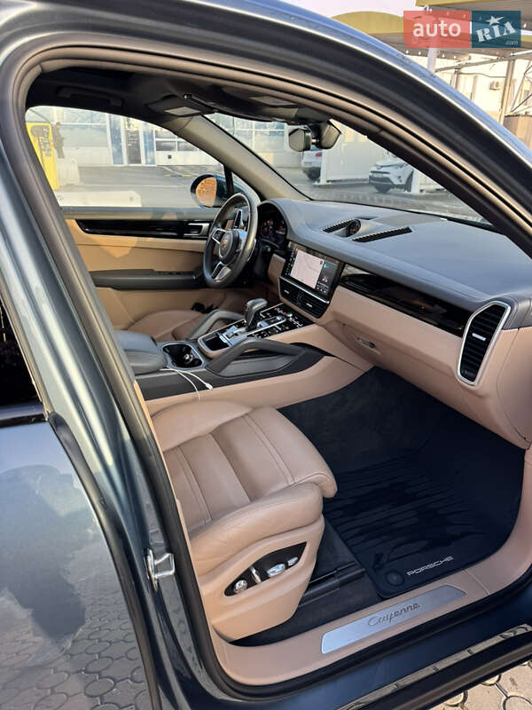 Позашляховик / Кросовер Porsche Cayenne 2018 в Чернівцях