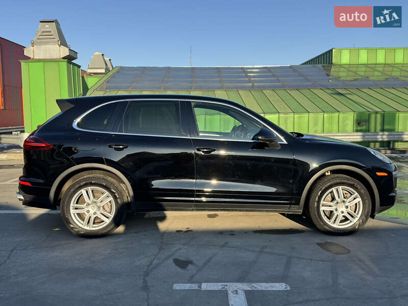 Внедорожник / Кроссовер Porsche Cayenne 2015 в Киеве