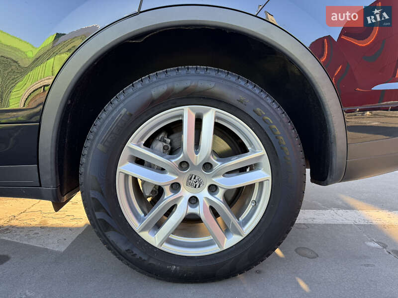 Внедорожник / Кроссовер Porsche Cayenne 2015 в Киеве