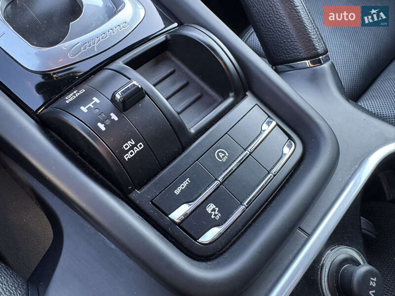 Внедорожник / Кроссовер Porsche Cayenne 2015 в Киеве