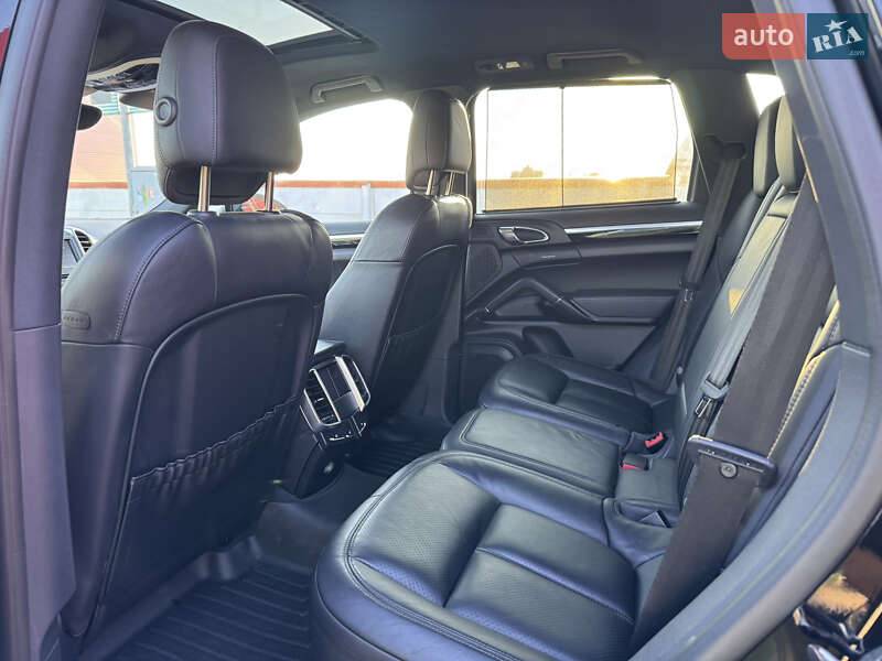 Внедорожник / Кроссовер Porsche Cayenne 2015 в Киеве