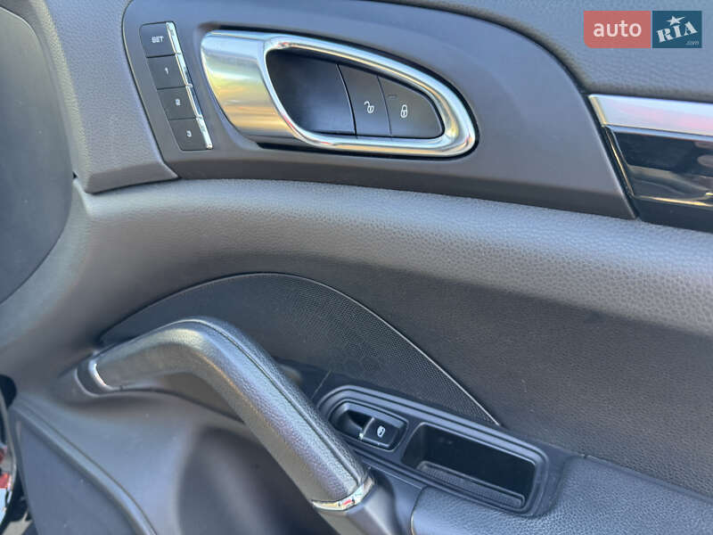 Внедорожник / Кроссовер Porsche Cayenne 2015 в Киеве