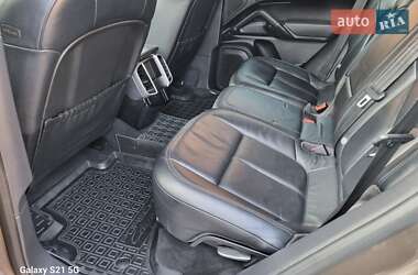 Внедорожник / Кроссовер Porsche Cayenne 2014 в 