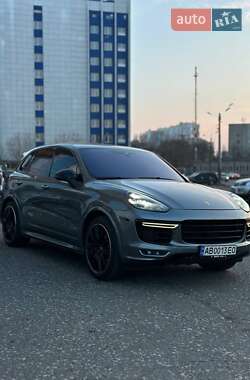 Внедорожник / Кроссовер Porsche Cayenne 2016 в 