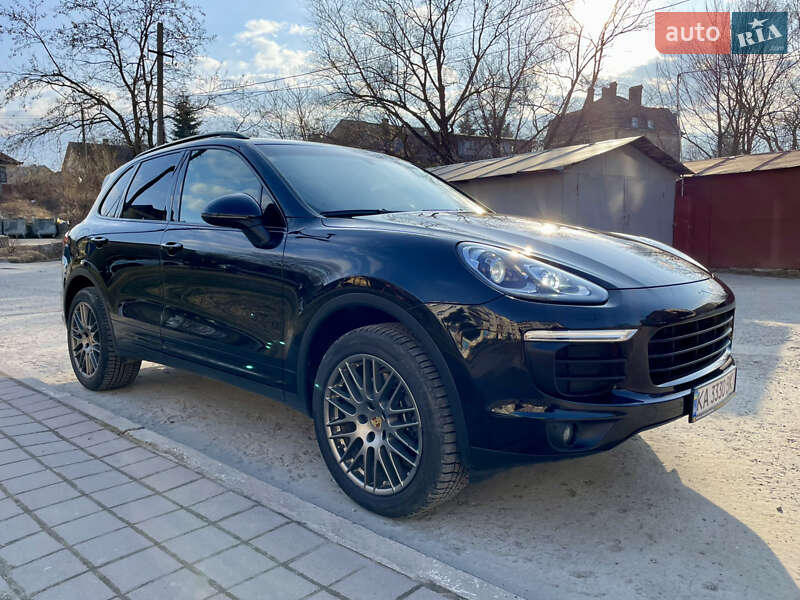 Внедорожник / Кроссовер Porsche Cayenne 2016 в Самборе