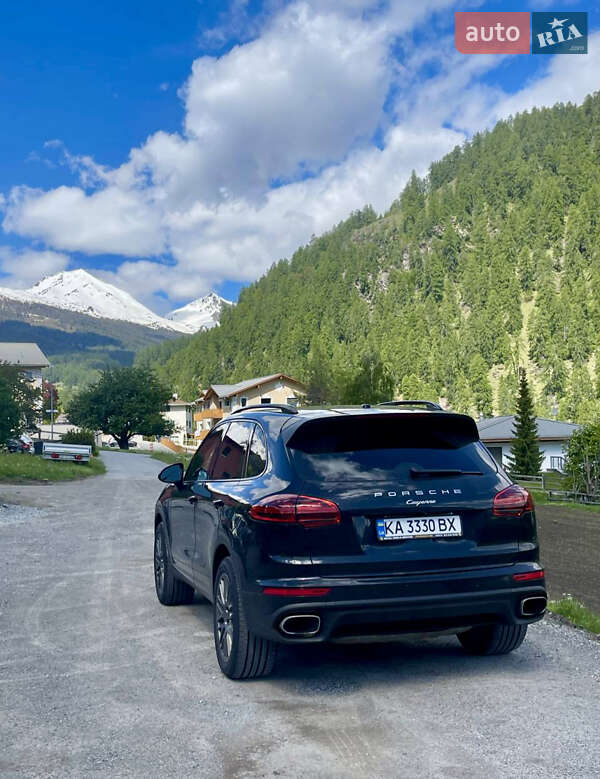 Внедорожник / Кроссовер Porsche Cayenne 2016 в Самборе
