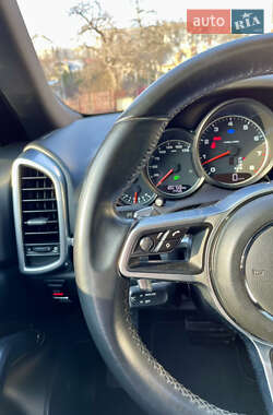 Позашляховик / Кросовер Porsche Cayenne 2016 в 