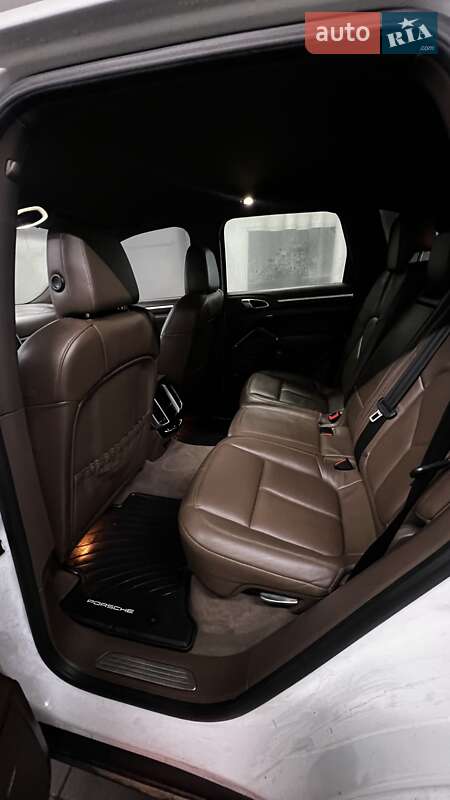 Внедорожник / Кроссовер Porsche Cayenne 2013 в Запорожье