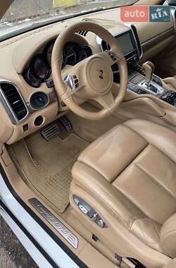 Внедорожник / Кроссовер Porsche Cayenne 2012 в 