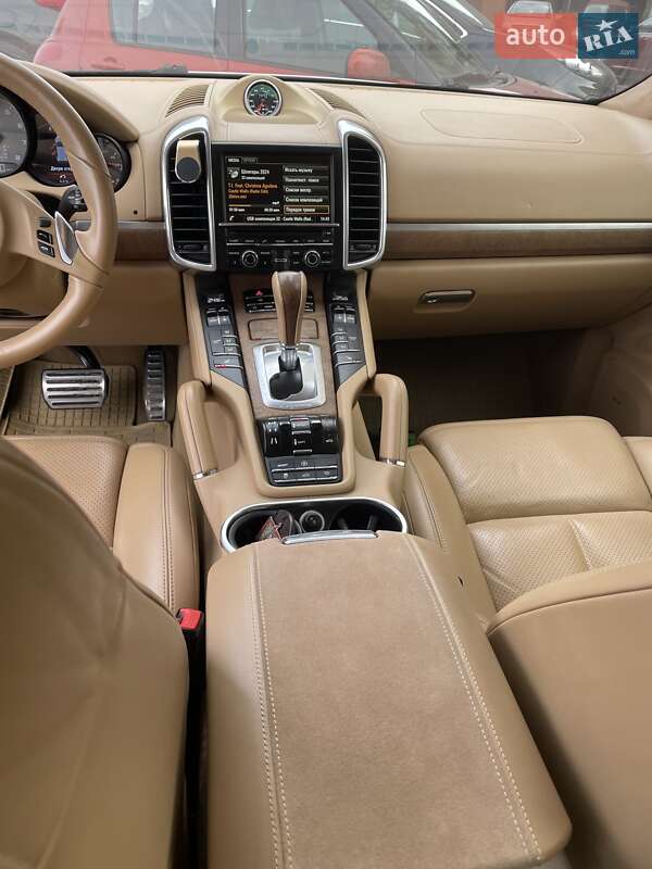 Позашляховик / Кросовер Porsche Cayenne 2012 в Києві