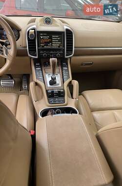 Внедорожник / Кроссовер Porsche Cayenne 2012 в 