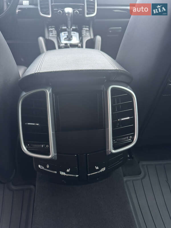 Внедорожник / Кроссовер Porsche Cayenne 2014 в Хмельницком