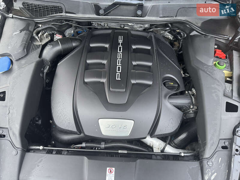 Внедорожник / Кроссовер Porsche Cayenne 2014 в Хмельницком