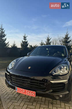 Внедорожник / Кроссовер Porsche Cayenne 2015 в Луцке