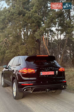 Внедорожник / Кроссовер Porsche Cayenne 2015 в Луцке