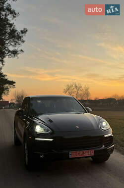 Внедорожник / Кроссовер Porsche Cayenne 2015 в Луцке