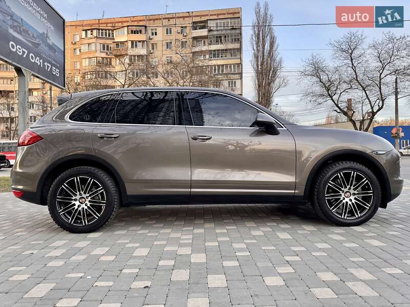 Позашляховик / Кросовер Porsche Cayenne 2011 в Одесі