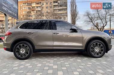 Позашляховик / Кросовер Porsche Cayenne 2011 в 
