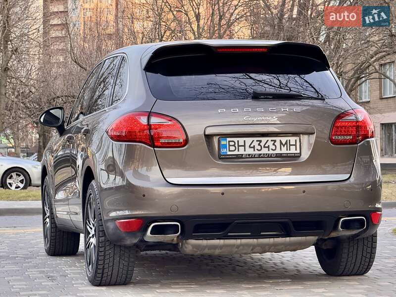 Позашляховик / Кросовер Porsche Cayenne 2011 в Одесі