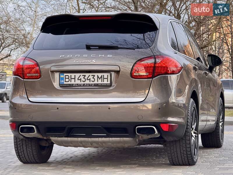 Позашляховик / Кросовер Porsche Cayenne 2011 в Одесі
