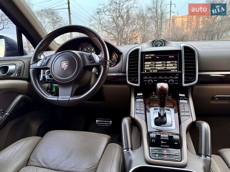 Позашляховик / Кросовер Porsche Cayenne 2011 в Одесі