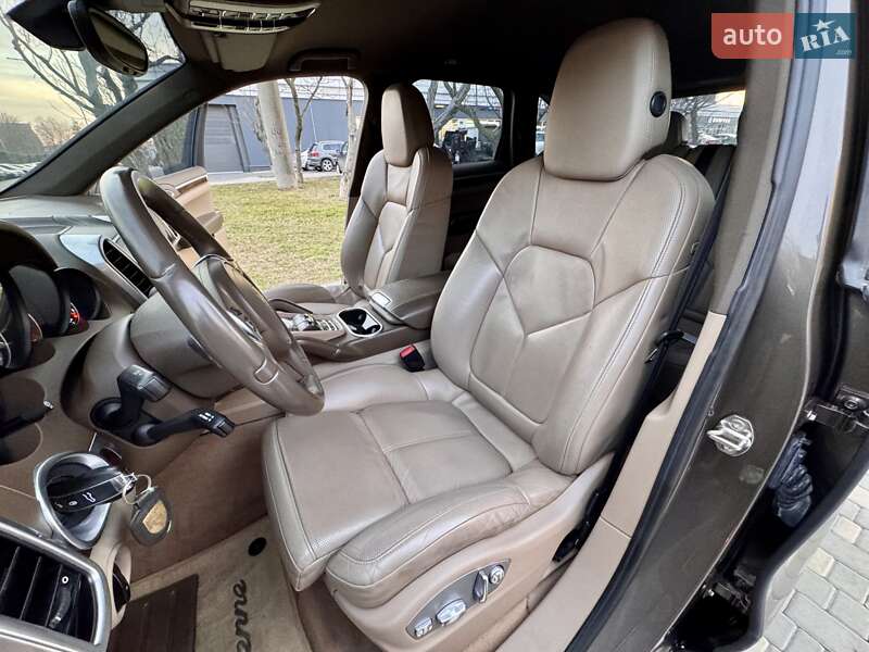 Позашляховик / Кросовер Porsche Cayenne 2011 в Одесі