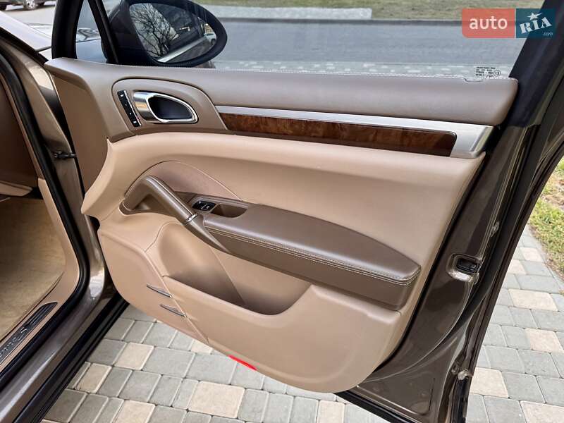 Позашляховик / Кросовер Porsche Cayenne 2011 в Одесі