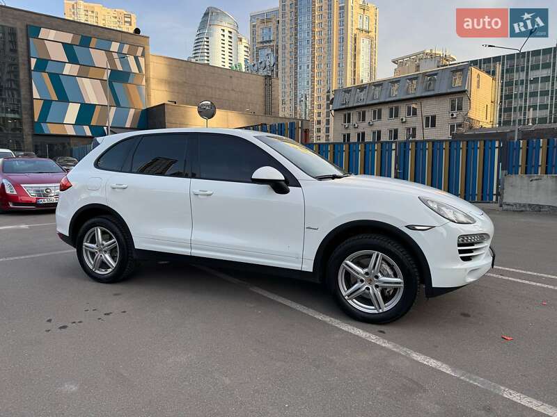 Внедорожник / Кроссовер Porsche Cayenne 2013 в Киеве