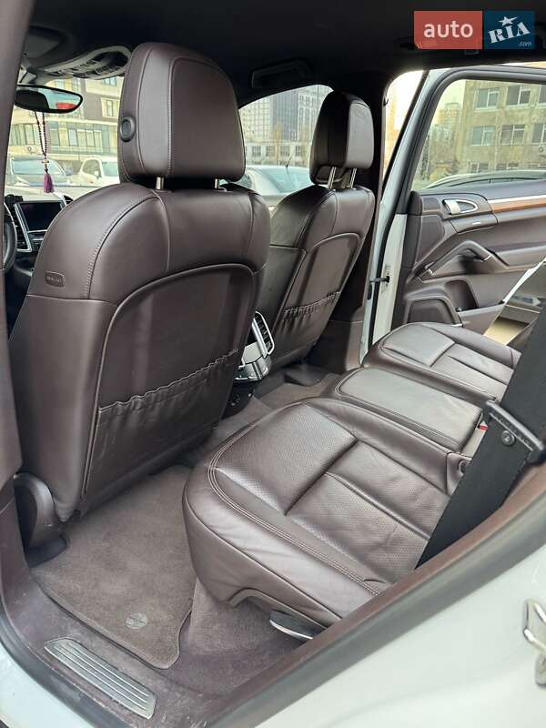 Внедорожник / Кроссовер Porsche Cayenne 2013 в Киеве