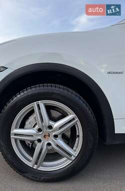 Внедорожник / Кроссовер Porsche Cayenne 2013 в 