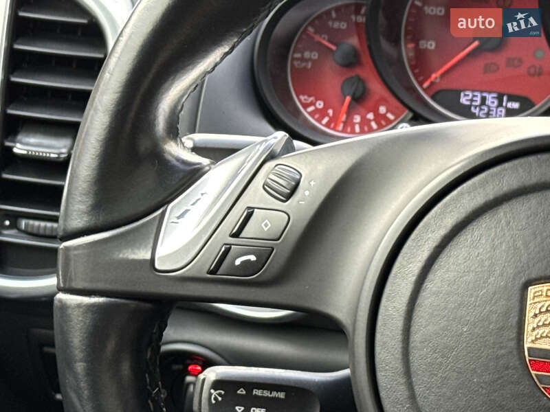 Позашляховик / Кросовер Porsche Cayenne 2013 в Києві