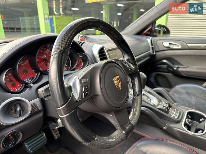 Позашляховик / Кросовер Porsche Cayenne 2013 в Києві