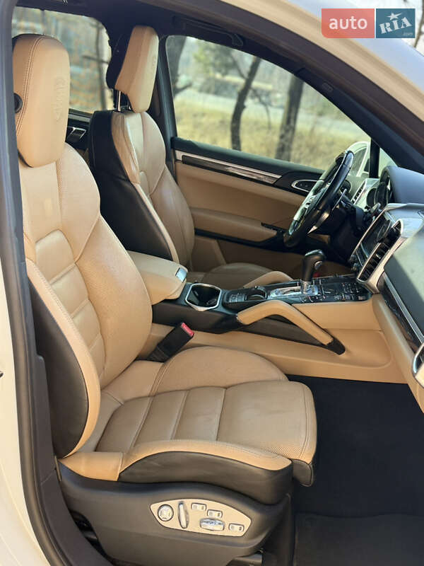 Внедорожник / Кроссовер Porsche Cayenne 2016 в Киеве фото 11 Внедорожник / Кроссовер Porsche Cayenne 2016 в Киеве