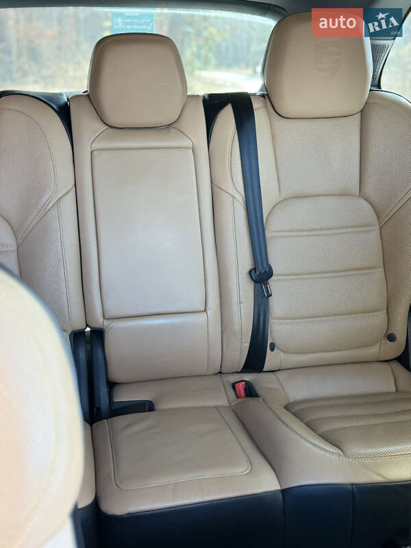 Внедорожник / Кроссовер Porsche Cayenne 2016 в Киеве фото 12 Внедорожник / Кроссовер Porsche Cayenne 2016 в Киеве