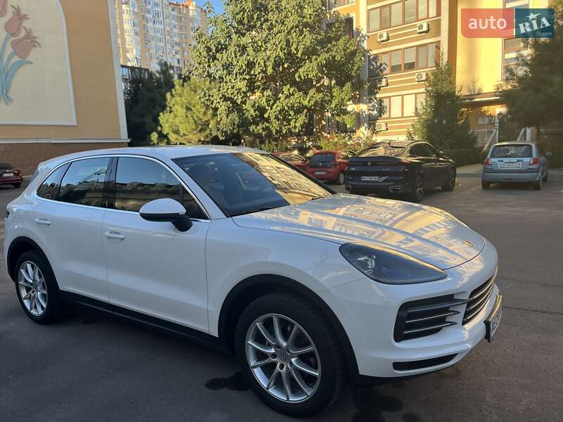 Внедорожник / Кроссовер Porsche Cayenne 2021 в 